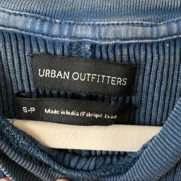 Urban Outfitters - Picture 3 of 5